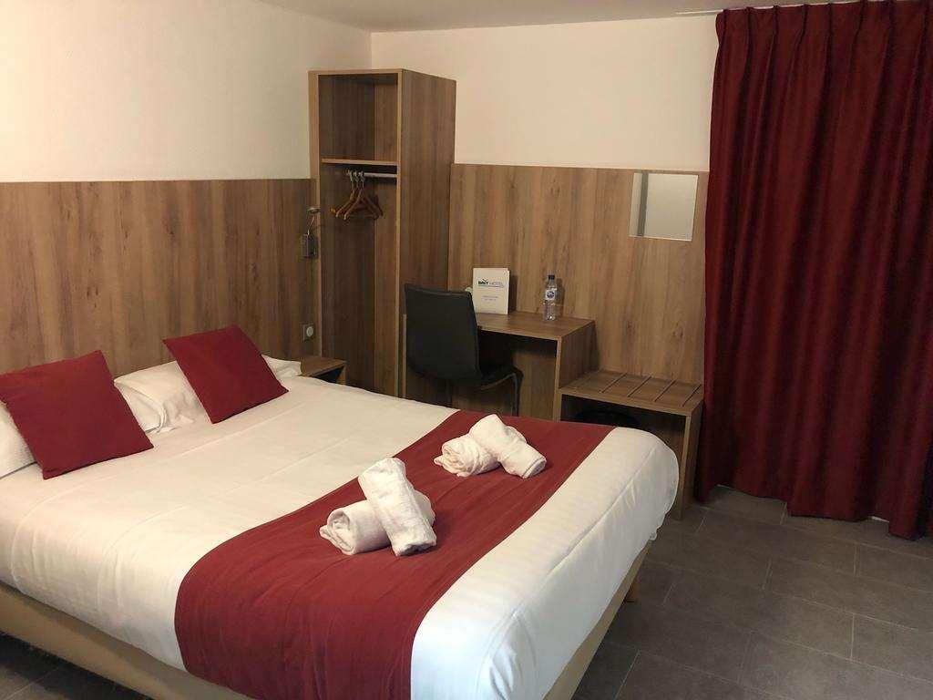 Brit Hotel Plaisance A9/A61 Narbonne Ruang foto