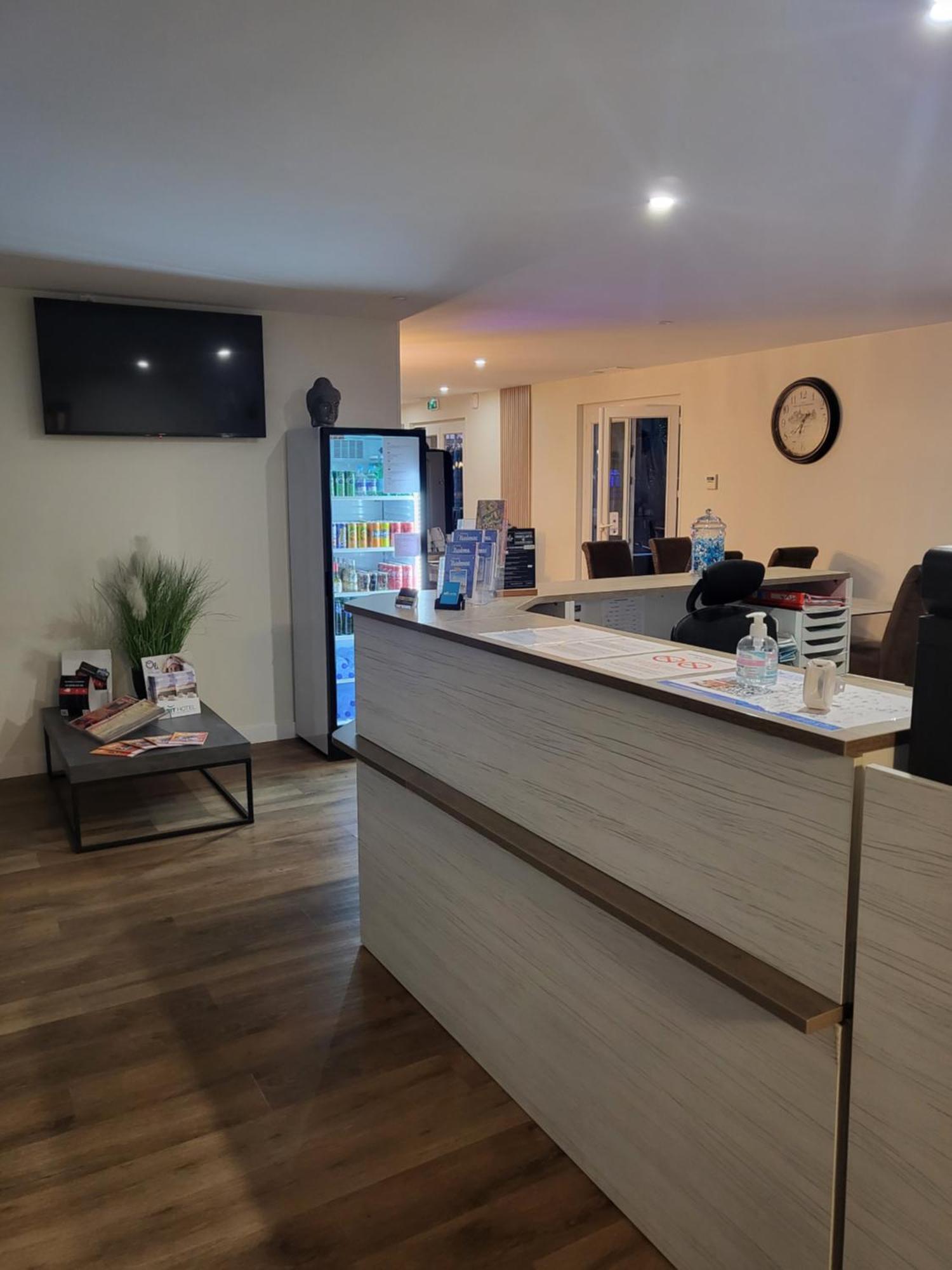 Brit Hotel Plaisance A9/A61 Narbonne Bagian luar foto