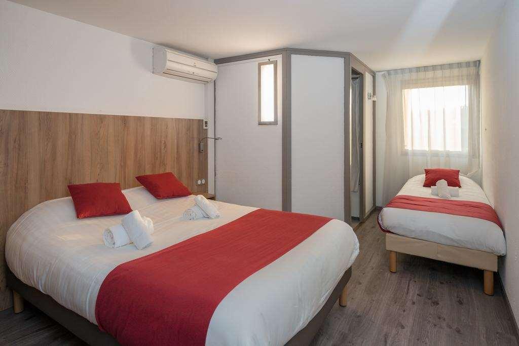 Brit Hotel Plaisance A9/A61 Narbonne Ruang foto