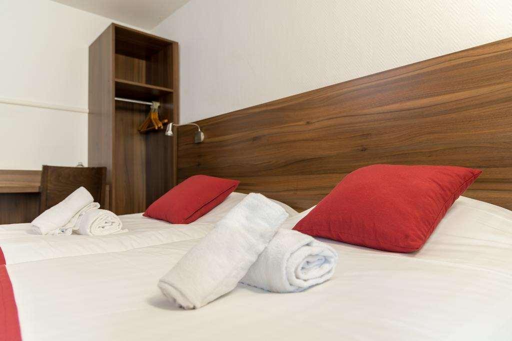Brit Hotel Plaisance A9/A61 Narbonne Ruang foto