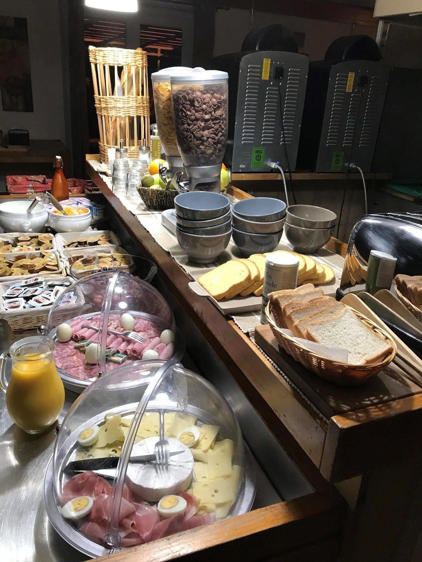 Brit Hotel Plaisance A9/A61 Narbonne Bagian luar foto